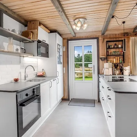 Hakun - 4km From The Sea By Interhome *