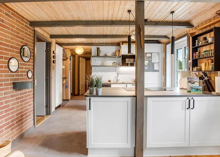 Hakun - 4km From The Sea By Interhome